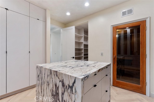 Detail Gallery Image 46 of 69 For 17437 Oak Creek Ct, Encino,  CA 91316 - 5 Beds | 5/1 Baths