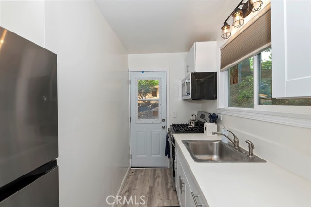 Detail Gallery Image 14 of 32 For 23677 Hillside Dr, Crestline,  CA 92325 - 1 Beds | 1 Baths