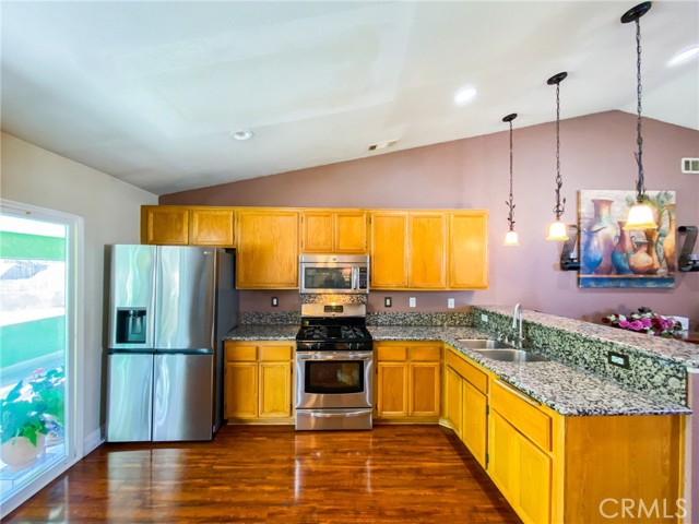 Detail Gallery Image 14 of 41 For 3320 Kipper, Palmdale,  CA 93535 - 4 Beds | 2 Baths