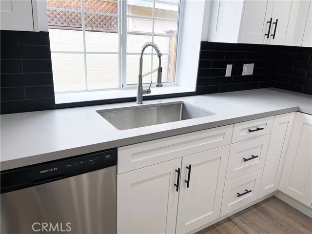 6221 Glide Avenue, Woodland Hills CA: https://media.crmls.org/medias/a5f33b35-f674-45d6-a8c0-69921784a222.jpg