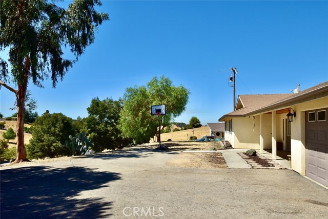 Detail Gallery Image 2 of 25 For 5895 Silverado Pl, Paso Robles,  CA 93446 - 3 Beds | 2 Baths