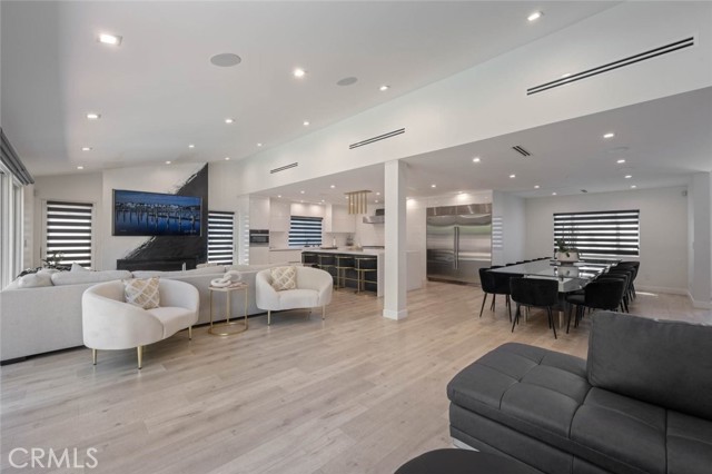 Detail Gallery Image 9 of 75 For 17043 Gunther St, Granada Hills,  CA 91344 - 4 Beds | 4 Baths