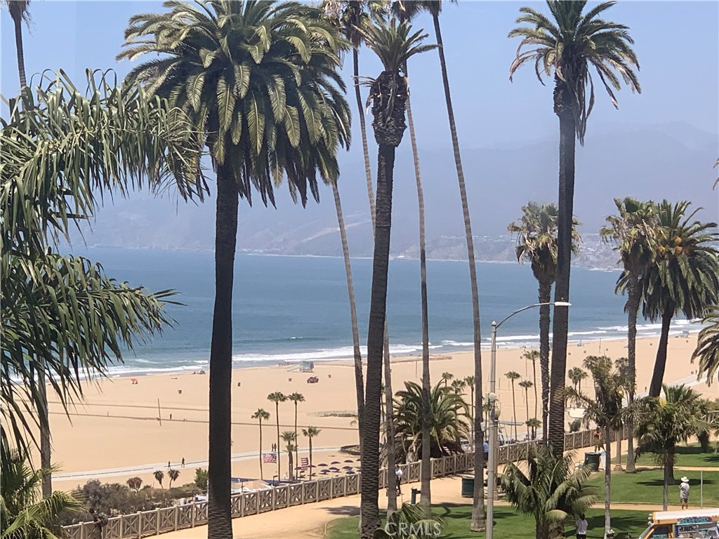 https://media.crmls.org/medias/a5f51ff7-a4cf-4423-a465-abb97442a599.jpg?preset=X-Large