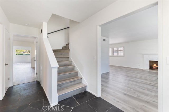 Detail Gallery Image 4 of 49 For 305 Robin Hood Ln, Costa Mesa,  CA 92627 - 5 Beds | 2/2 Baths
