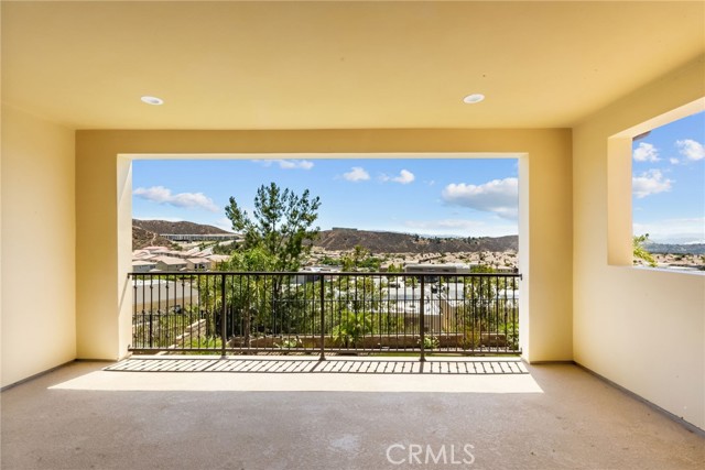 19162 Lauren Lane, Saugus CA: https://media.crmls.org/medias/a5f76360-fc5f-48e4-838e-b59c785cbfe2.jpg