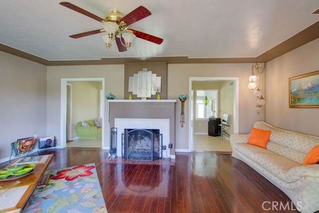 Detail Gallery Image 5 of 40 For 651 E 21st, Merced,  CA 95340 - 2 Beds | 2 Baths