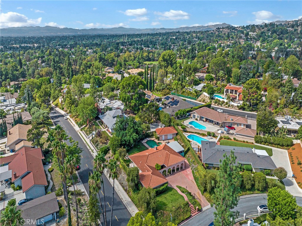 https://media.crmls.org/medias/a5f82bbb-29f6-4eb9-b4f0-ee60b8d8149b.jpg?preset=X-Large