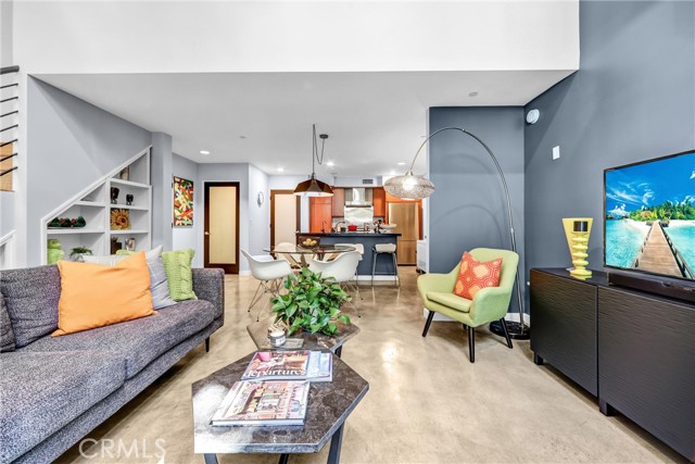 Detail Gallery Image 8 of 31 For 1120 N El Centro #5,  Los Angeles,  CA 90038 - 2 Beds | 2/1 Baths