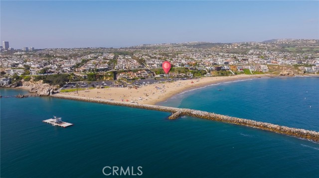 3116 Breakers Drive, Corona del Mar CA: https://media.crmls.org/medias/a5f891e7-8846-49d3-86c2-49b9d95235f8.jpg