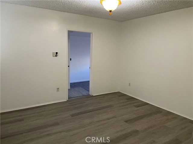 Detail Gallery Image 8 of 15 For 23832 Calvert St, Woodland Hills,  CA 91367 - 4 Beds | 2 Baths