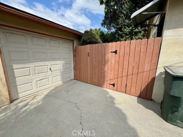Image 5 of 21 For 7457 Mount Vernon Street