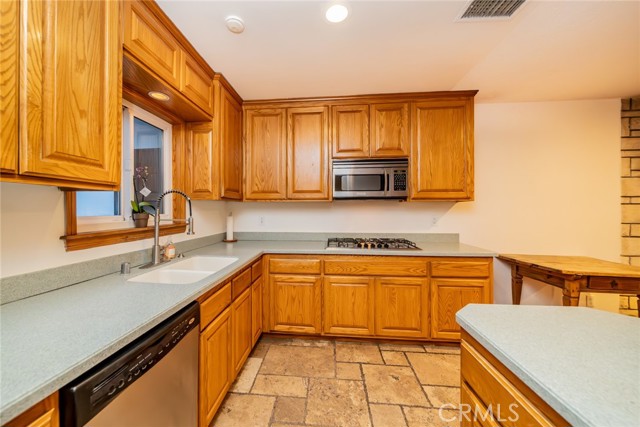 533 Via Vista Dr, Redlands CA: https://media.crmls.org/medias/a5f93f70-e222-4983-9137-c6c051ac2a3b.jpg