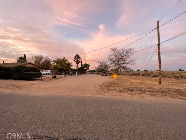 Detail Gallery Image 3 of 35 For 7928 Oakwood Ave, Hesperia,  CA 92345 - 3 Beds | 2 Baths