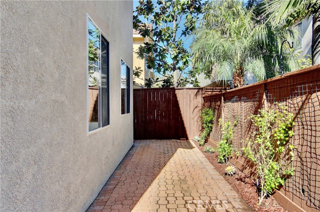 15 Sydney Court, Aliso Viejo CA: https://media.crmls.org/medias/a5faceab-513a-4eed-ba99-ef0b1847cf15.jpg