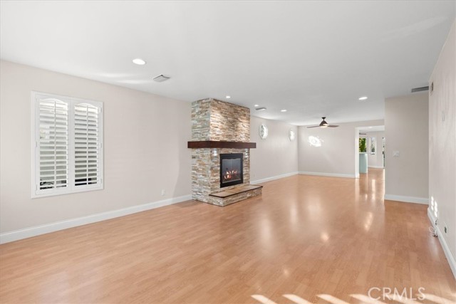 Detail Gallery Image 9 of 27 For 1317 W Fern Dr, Fullerton,  CA 92833 - 3 Beds | 2 Baths