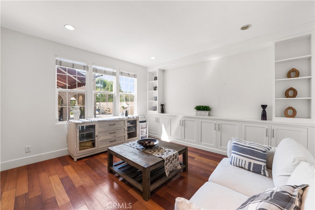 MLS #OC25181828 img 3