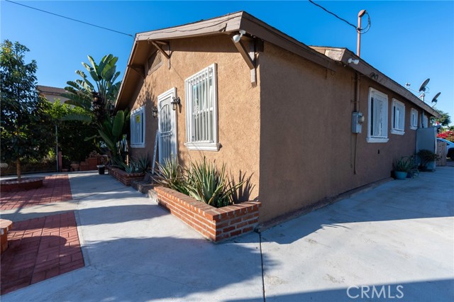 Detail Gallery Image 2 of 15 For 10403 Wilmington Ave, Los Angeles,  CA 90002 - 4 Beds | 2 Baths