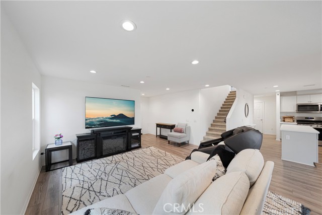 Detail Gallery Image 4 of 34 For 13857 Raven St, Victorville,  CA 92392 - 4 Beds | 2/1 Baths