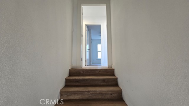 Detail Gallery Image 3 of 9 For 975 N Park #B,  Long Beach,  CA 90813 - 3 Beds | 1 Baths