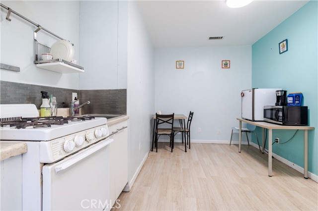 Detail Gallery Image 16 of 24 For 12446 Herrick, Sylmar,  CA 91342 - 6 Beds | 3 Baths