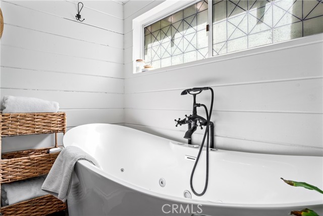 235 Bret Harte Road, Lake Arrowhead CA: https://media.crmls.org/medias/a5ffbd8a-bc9b-45fb-8577-e7af4d9b144b.jpg