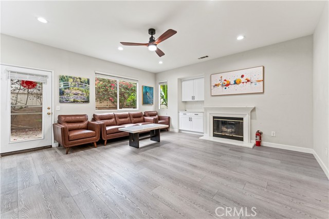 Detail Gallery Image 3 of 31 For 21 New Jersey, Irvine,  CA 92606 - 5 Beds | 3 Baths