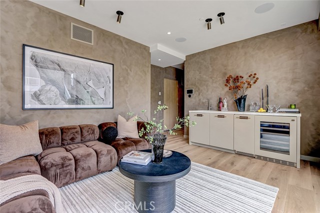 315 25th, Manhattan Beach, California 90266, 3 Bedrooms Bedrooms, ,3 BathroomsBathrooms,Residential,For Sale,25th,SB26081784