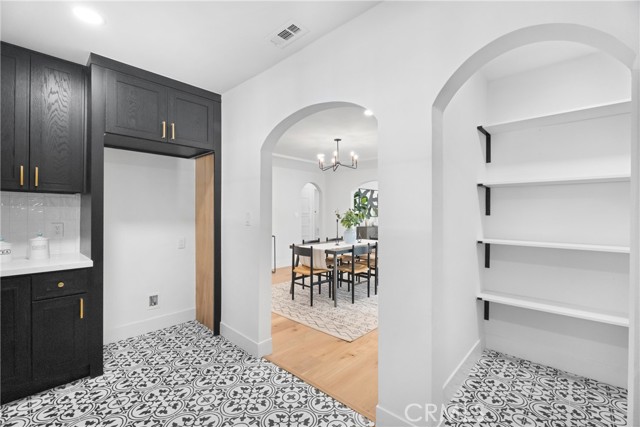 Detail Gallery Image 11 of 35 For 2327 Bonnie Brae, Santa Ana,  CA 92706 - 4 Beds | 2 Baths