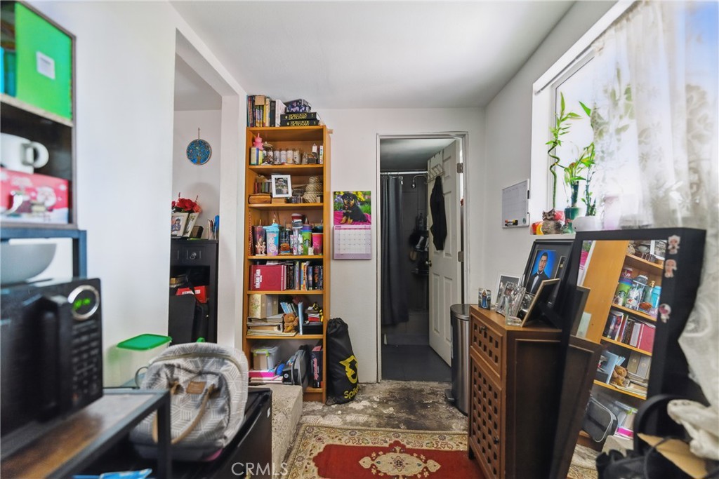 https://media.crmls.org/medias/a6013630-2fbc-4184-bedd-6ff748a352a3.jpg?preset=X-Large