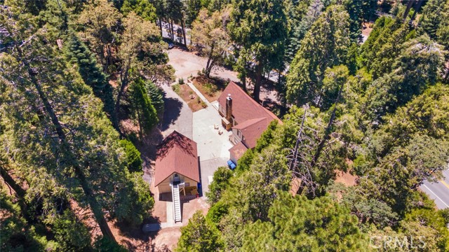 901 Ca-173, Lake Arrowhead CA: https://media.crmls.org/medias/a601890e-aba5-44f8-88a0-c12f5ee9776f.jpg