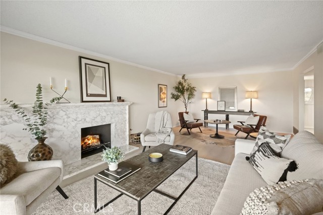 Detail Gallery Image 8 of 64 For 5932 Ellenview Ave, Woodland Hills,  CA 91367 - 5 Beds | 4 Baths