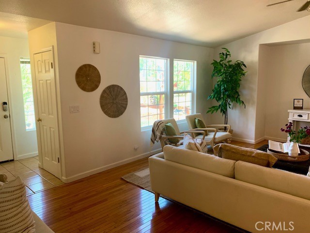 10621 Point Lakeview Road, Kelseyville CA: https://media.crmls.org/medias/a60292d0-0f49-46c0-bdaf-5b498fdf9e6c.jpg