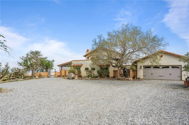 9075 Mesa Vista Street, Apple Valley CA: https://media.crmls.org/medias/a60390a3-5954-4dfd-b4bd-2d582fe861e3.jpg