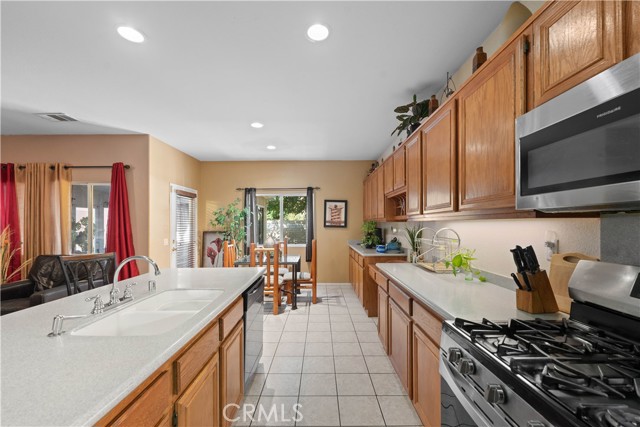 37032 Sabal Avenue, Palmdale CA: https://media.crmls.org/medias/a60395af-ce71-4e14-9e10-75f8ca8d81e5.jpg