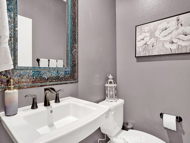 Detail Gallery Image 12 of 33 For 3405 S Main St a,  Santa Ana,  CA 92707 - 2 Beds | 2/1 Baths