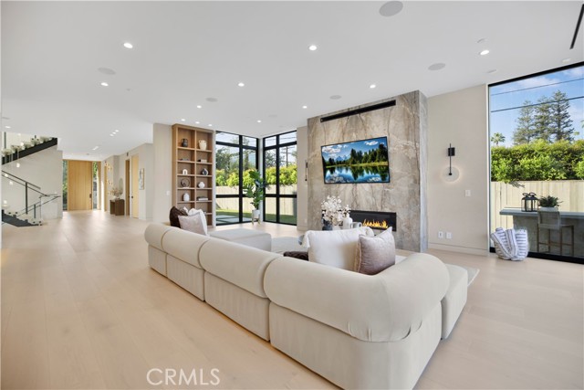 Detail Gallery Image 6 of 28 For 5170 Amestoy, Encino,  CA 91316 - 5 Beds | 6/2 Baths