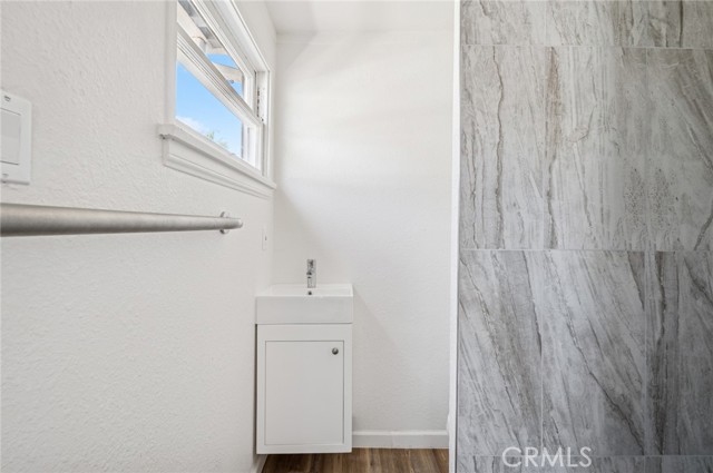 Detail Gallery Image 12 of 31 For 295 Wave St, Laguna Beach,  CA 92651 - 3 Beds | 3 Baths
