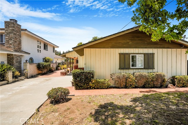 1300 Oak Avenue, Carlsbad CA: https://media.crmls.org/medias/a6052ae8-3df5-4d91-9091-7c44095df22d.jpg