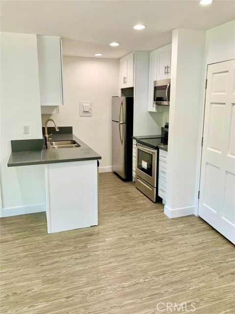 Detail Gallery Image 1 of 12 For 18307 Burbank Bld #231,  Tarzana,  CA 91356 - 1 Beds | 1 Baths