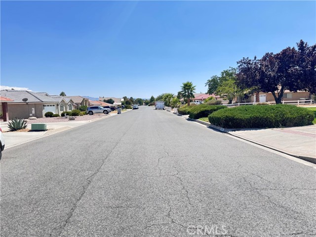 13145 Autumn Leaves Avenue, Victorville CA: https://media.crmls.org/medias/a60633e8-3515-4e2a-adf4-90bd6861fc01.jpg