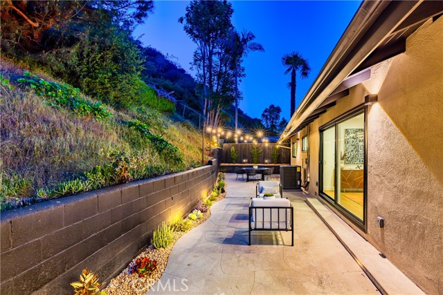 Detail Gallery Image 47 of 71 For 2321 Coldwater Canyon Dr, Beverly Hills,  CA 90210 - 3 Beds | 2 Baths