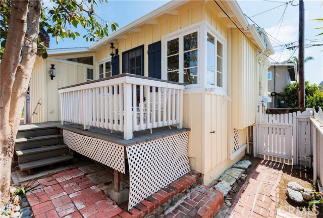 425 Monterey Drive, Laguna Beach CA: https://media.crmls.org/medias/a6099c40-bba6-450d-b435-ea9a013da839.jpg