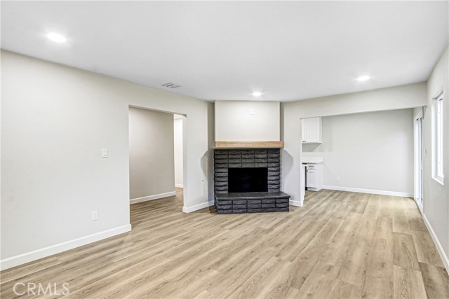 Detail Gallery Image 3 of 19 For 2571 12th St, Riverside,  CA 92507 - 4 Beds | 2 Baths