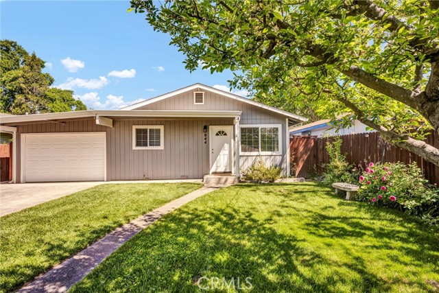 Detail Gallery Image 1 of 24 For 944 First St, Lakeport,  CA 95453 - 4 Beds | 1/1 Baths