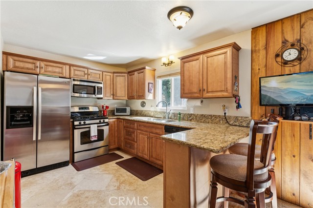 Detail Gallery Image 10 of 47 For 460 Pioneer Rd, Lake Arrowhead,  CA 92352 - 3 Beds | 1/2 Baths