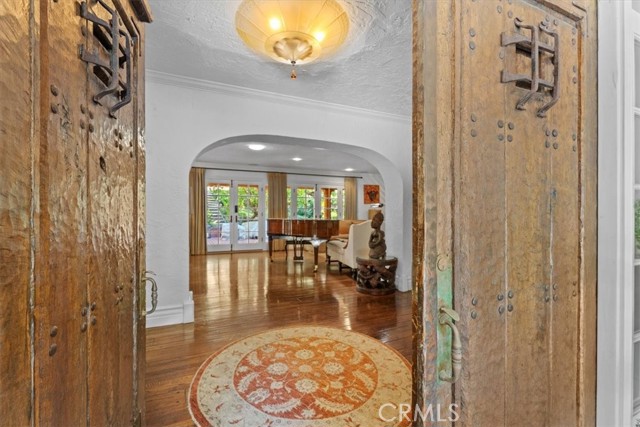 Detail Gallery Image 6 of 35 For 1138 Coldwater Canyon Dr, Beverly Hills,  CA 90210 - 5 Beds | 5 Baths