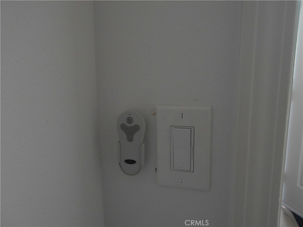 https://media.crmls.org/medias/a60b9ee4-96e2-4db9-92a5-5721194d8e47.jpg?preset=X-Large
