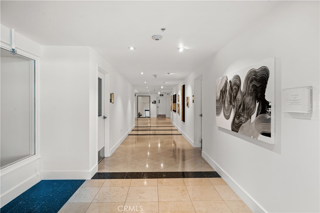 https://media.crmls.org/medias/a60b9faf-1e80-4c9a-820d-c6d6d89c5817.jpg?preset=X-Large