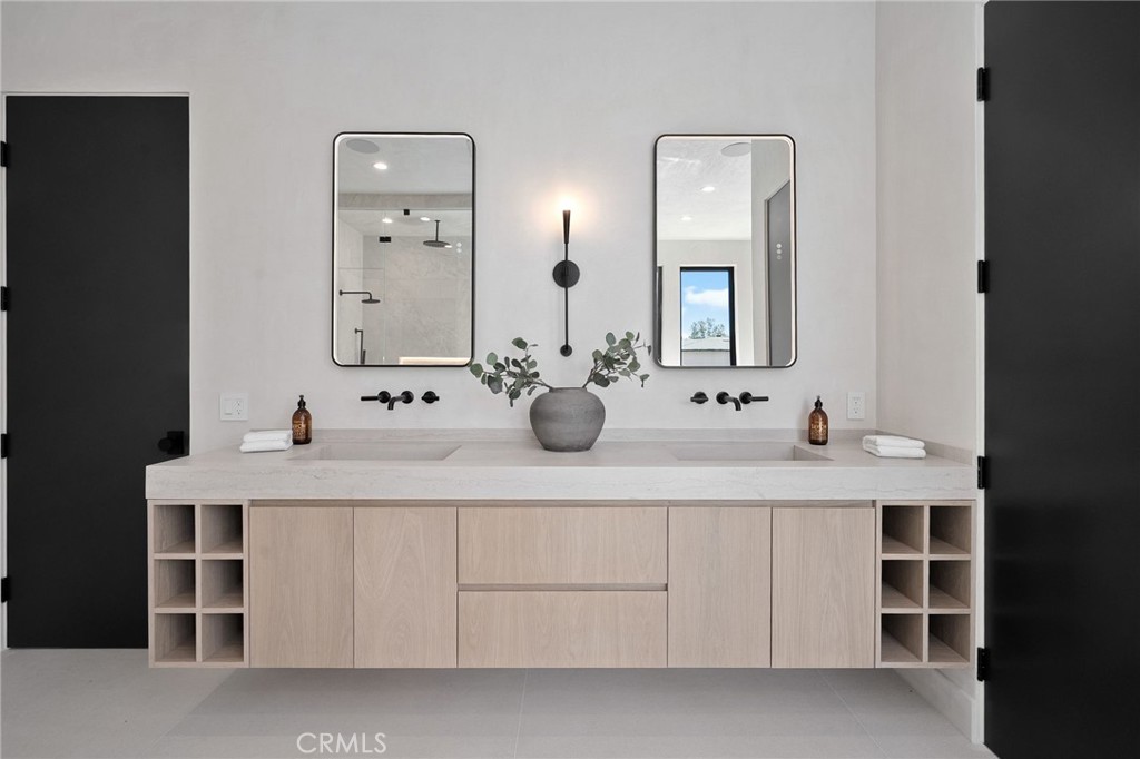 https://media.crmls.org/medias/a60be4ca-29e3-4e51-be43-c6f608d4c850.jpg?preset=X-Large