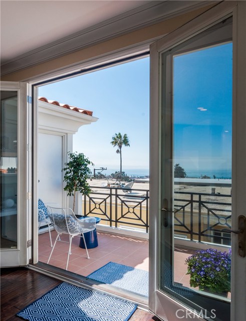 712 Manhattan Beach Boulevard, Manhattan Beach, California 90266, 3 Bedrooms Bedrooms, ,3 BathroomsBathrooms,Residential,Sold,Manhattan Beach,SB17051799